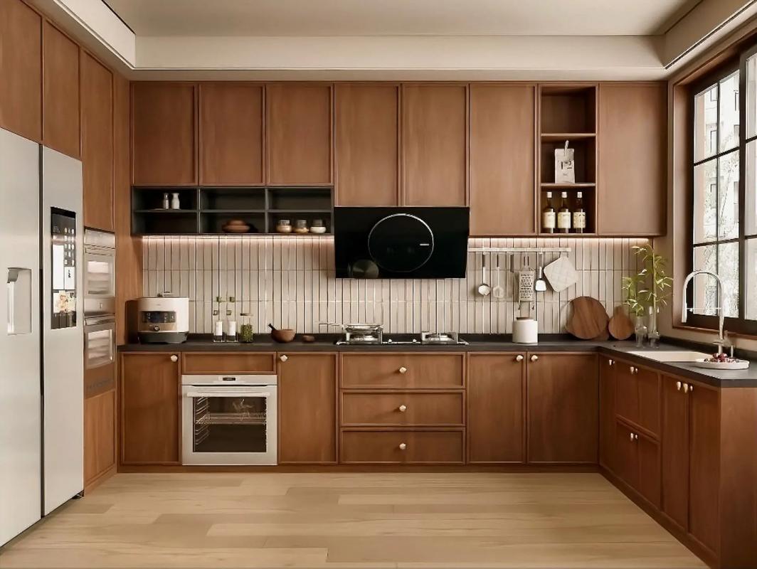 Traditional wood kitchen cabinets with classic cabinet doors