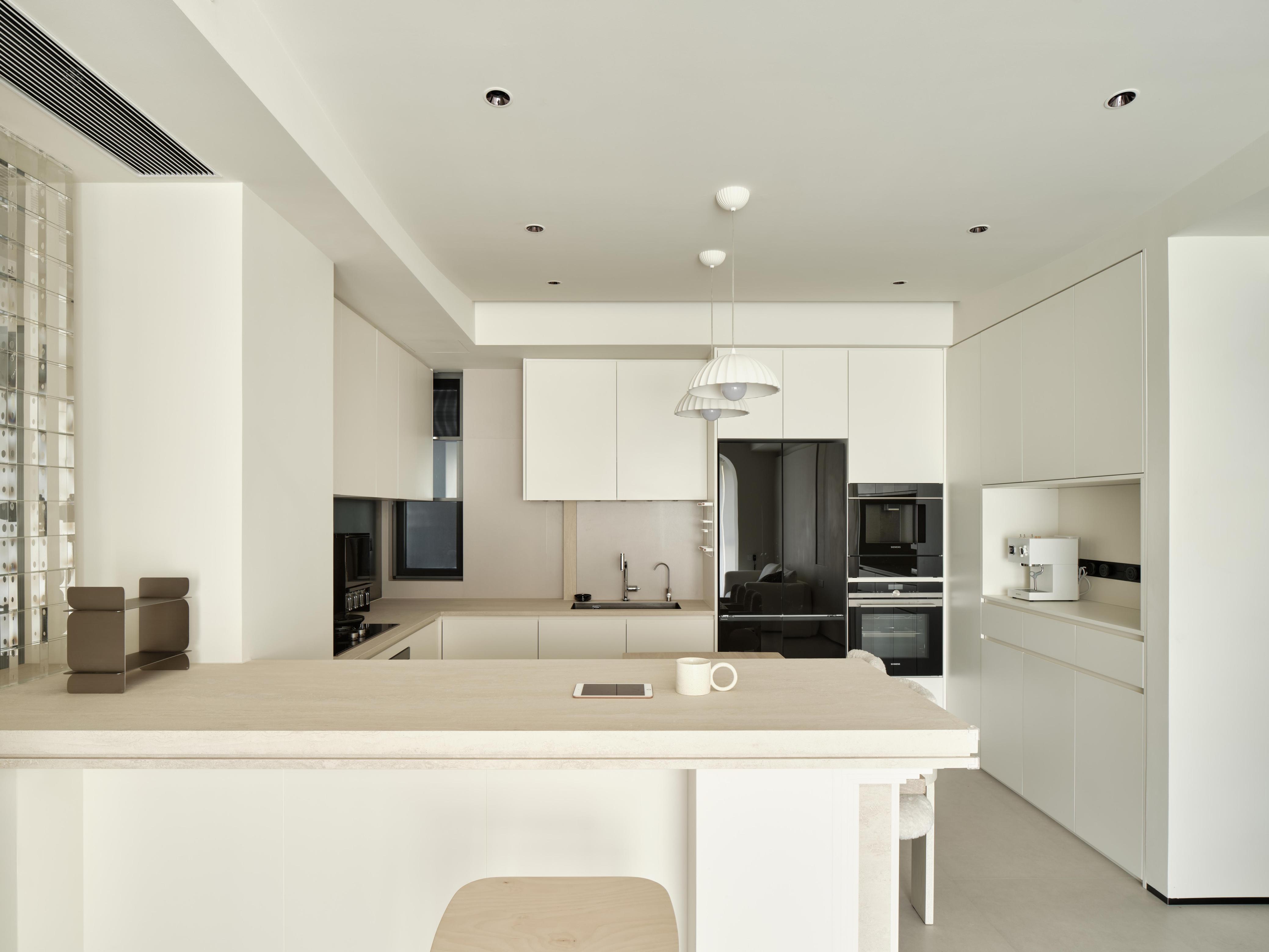 Modern minimalist kitchen cabinets with handleless design